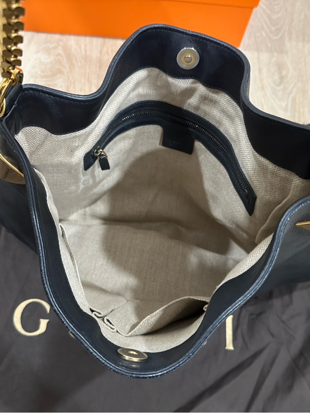 Gucci Black Leather Shoulder Bag with Gold Hardware - Picture 9 of 13